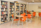 Biblioteca y espacio de ocio en el CRI Creu de Molers