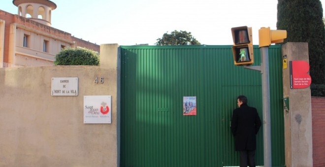 Porta exterior de l'Alberg del C/Hort de la Vila, de Sant Joan de Déu Serveis Socials Barcelona